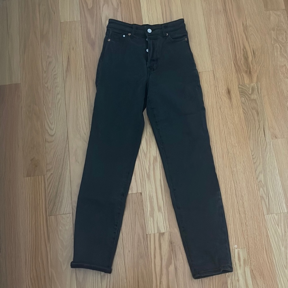 black H&M mom jeans